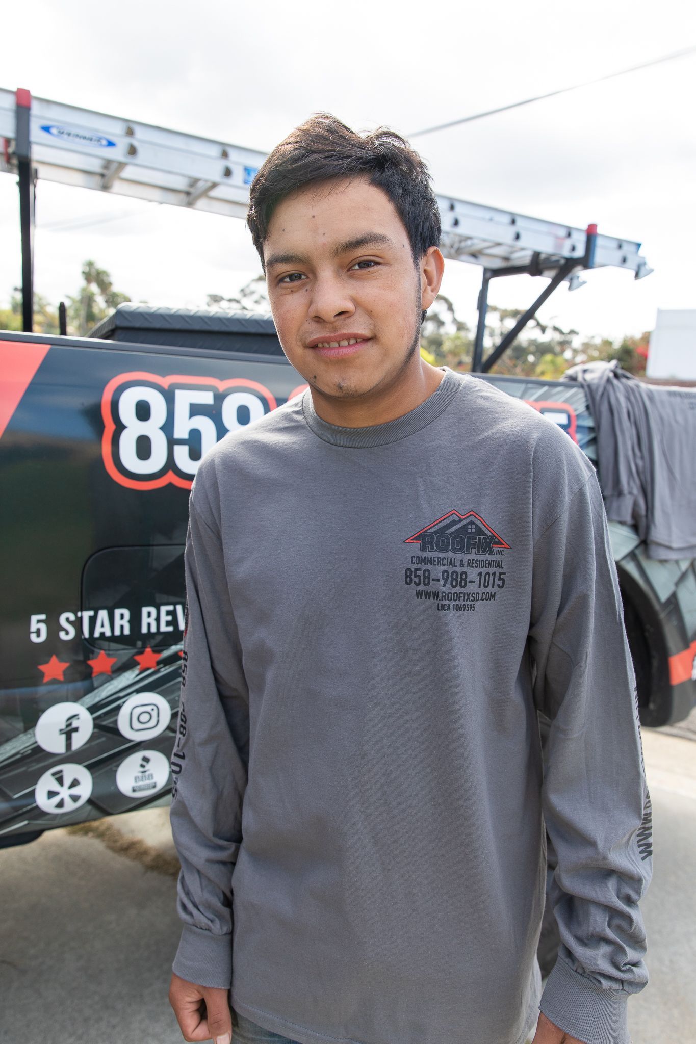 A man standing in front of a truck with the number 850 on it