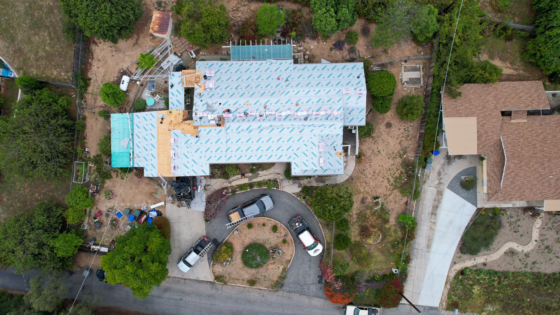 An aerial view of a house that is under construction