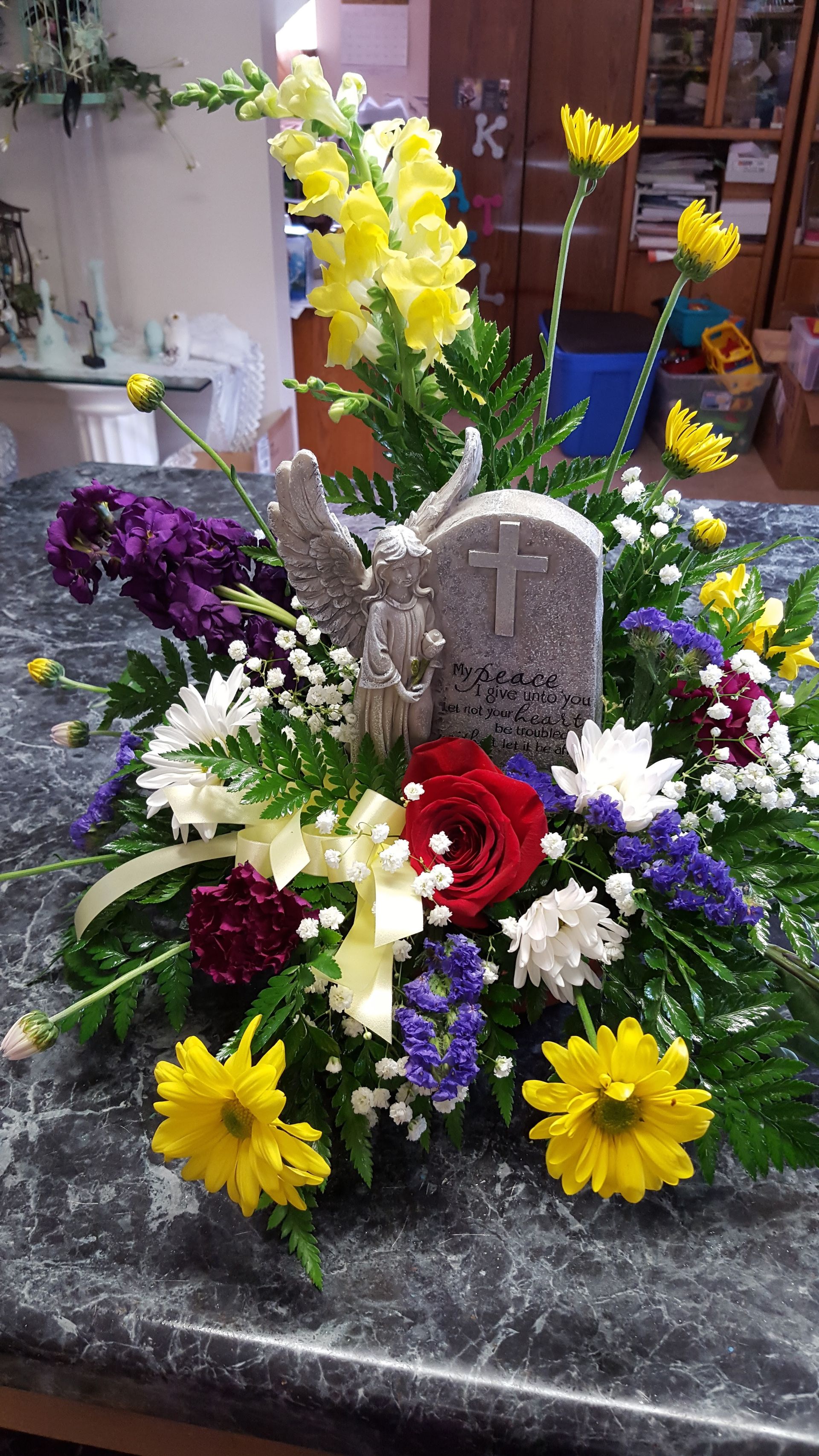 Funerals Zanesville, OH Elegant Décor N Floral Design