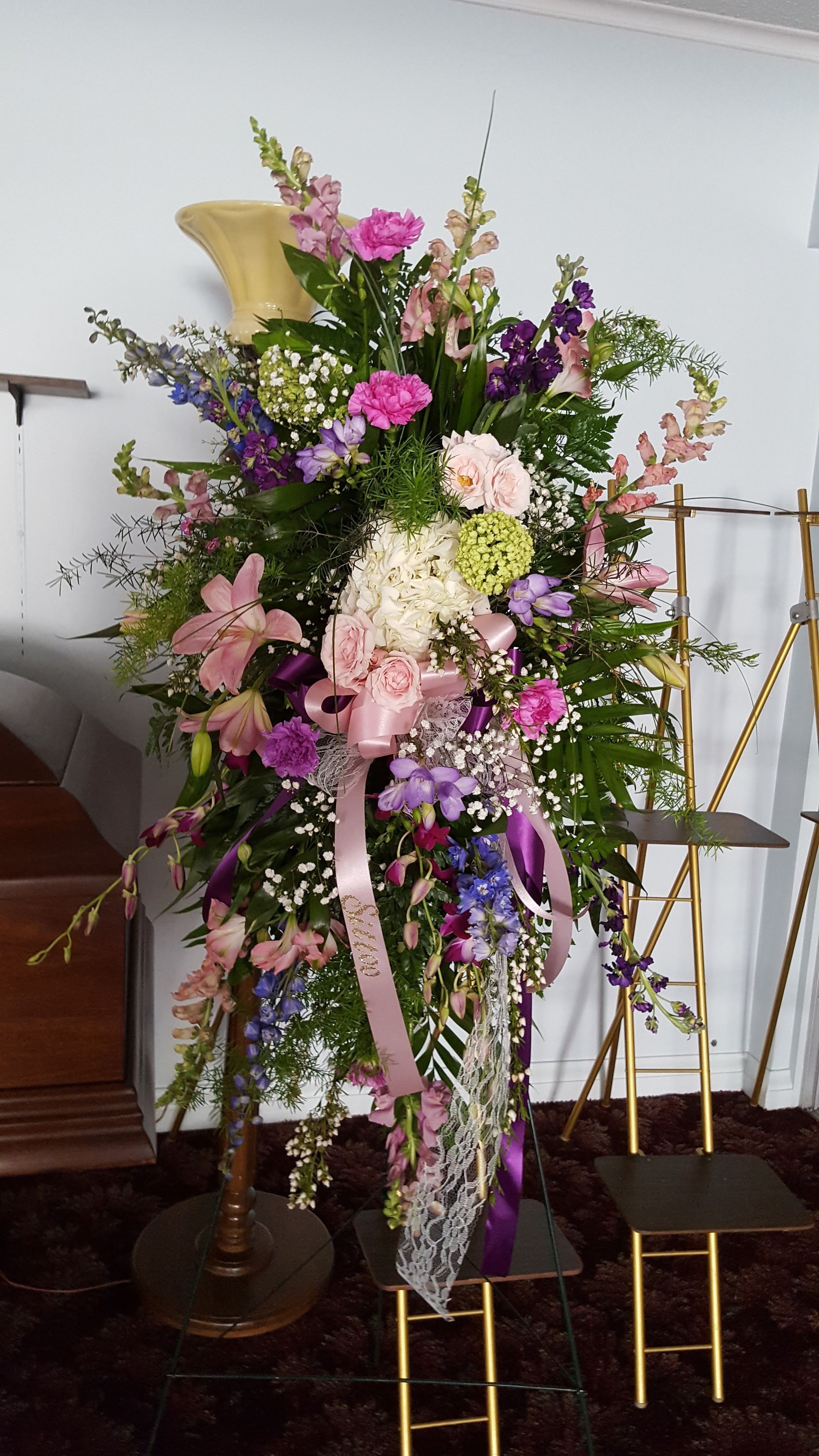 Funerals Zanesville, OH Elegant Décor N Floral Design