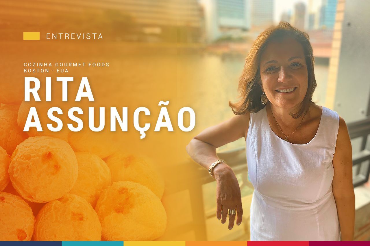 mulher com foto de pão de queijo ao fundo