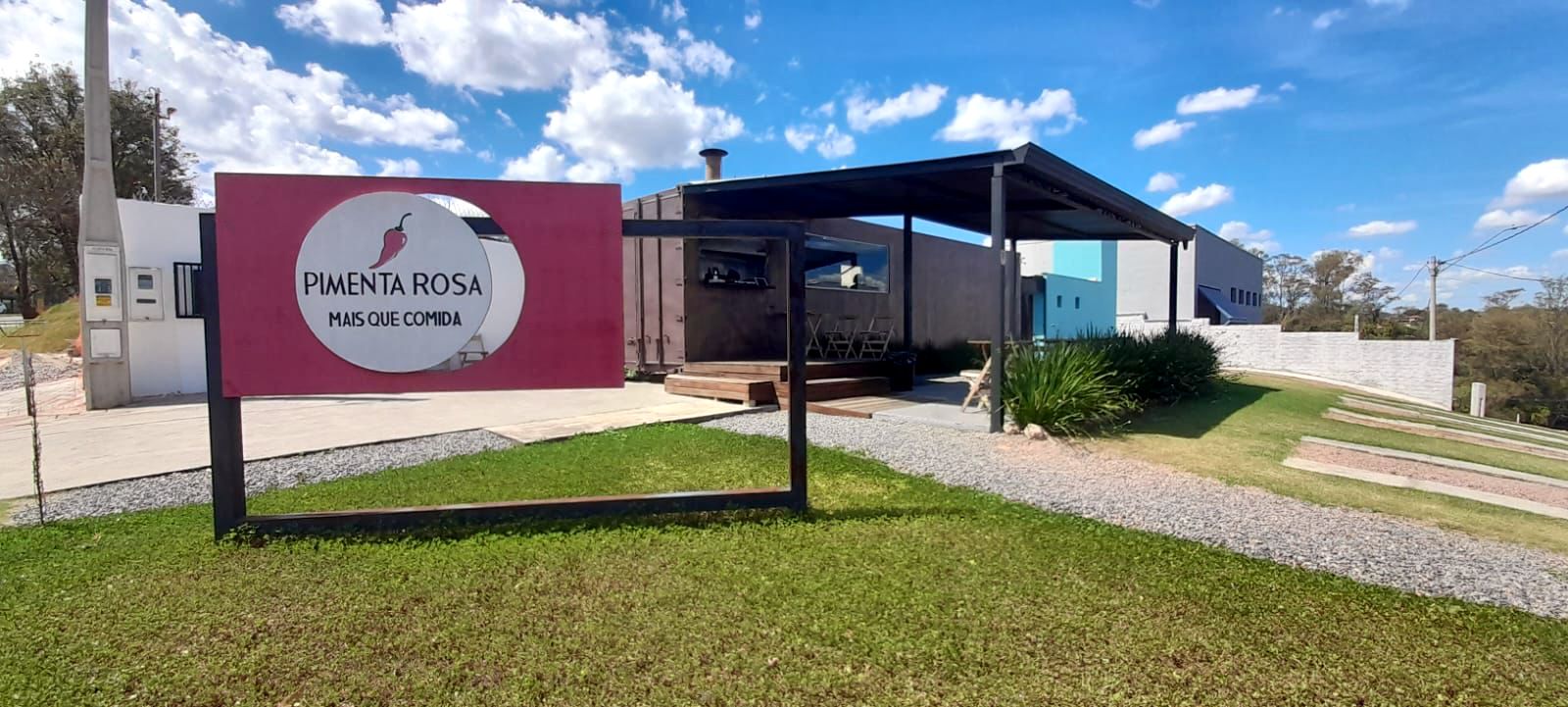 Restaurante Pimenta Rosa Gastronomia de Vinhedo, São Paulo da Chef Elisa Raiomondi e sócio, Alexandre Prudêncio.