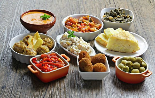 grupo preparando receitas sustentáveis para projeto de extensão gastronômico