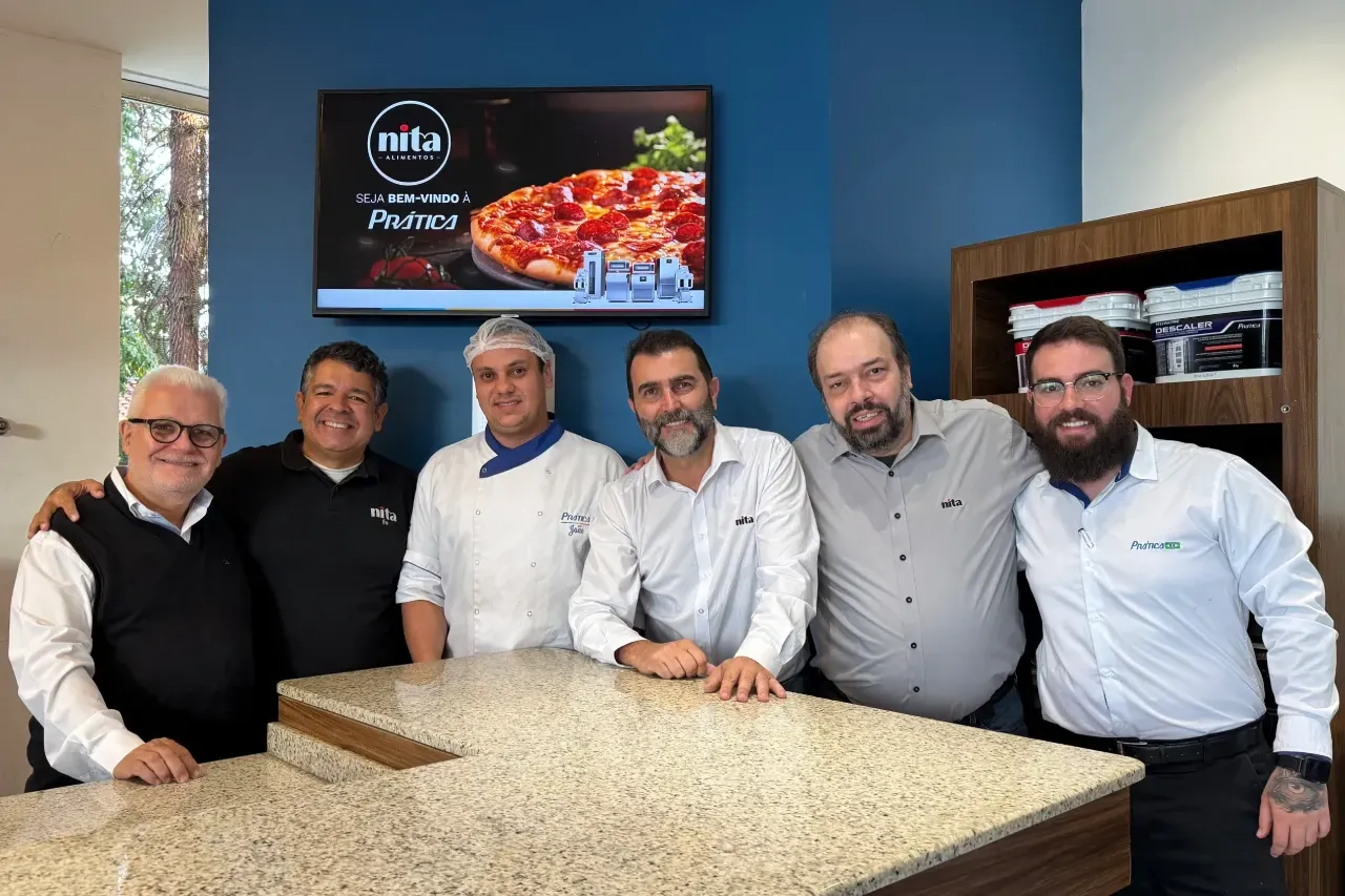 Equipe Nita e Prática em visita às instalações da fábrica Prática em Pouso Alegre - MG