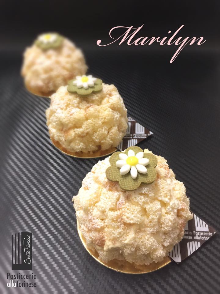 dolcetti con decorazioni a forma di margherita