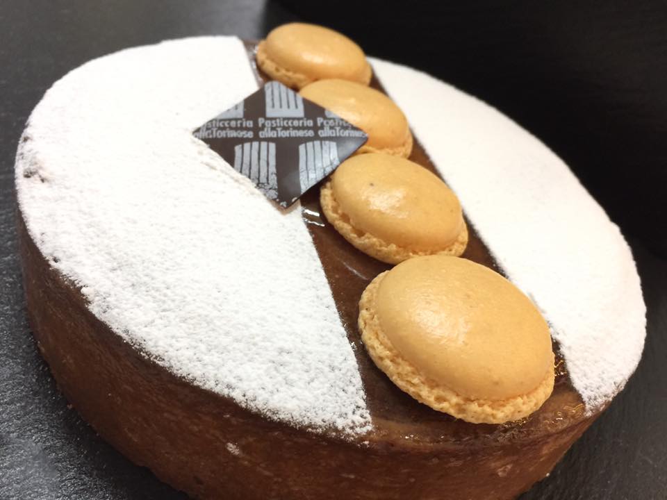 torta con macaron