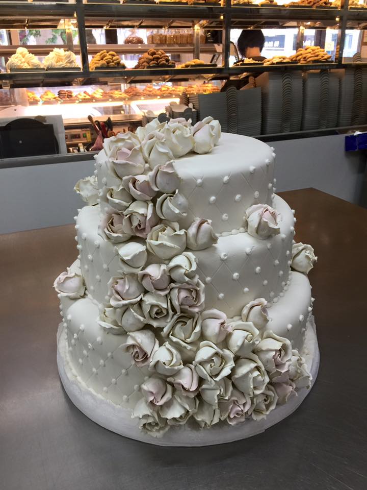 torta nuziale a tre piani