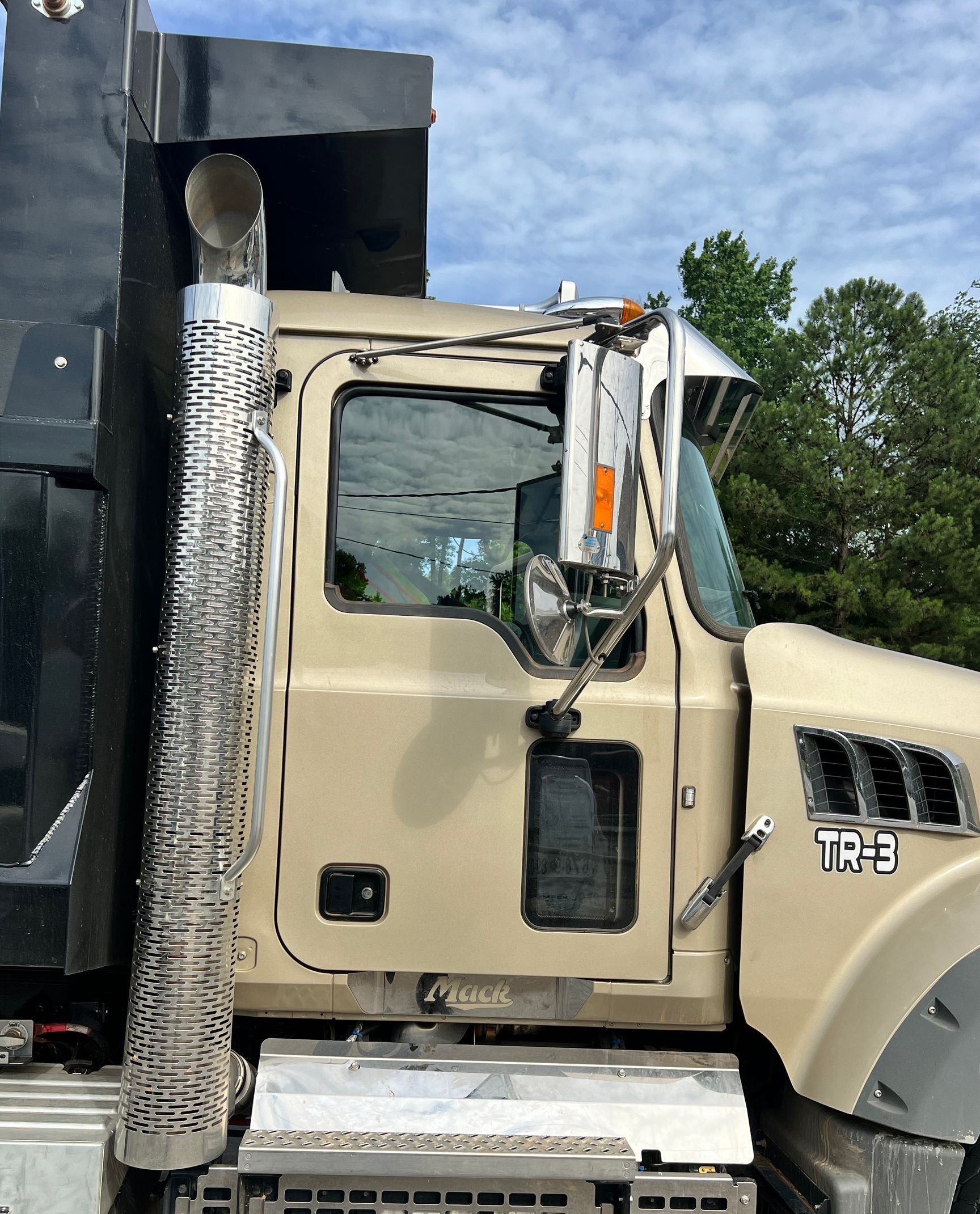 After semi truck glass repair in Gainesville, GA