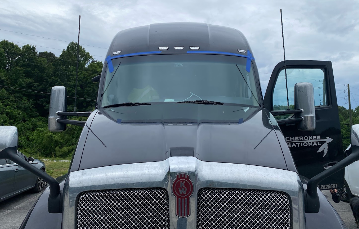 Mobile semi-truck windshield repair near Gainesville, GA