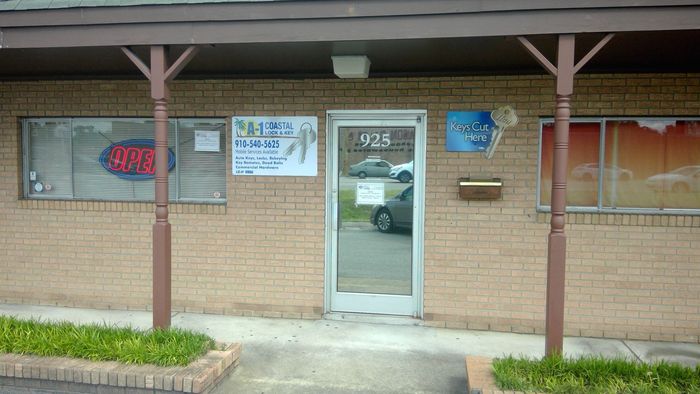 A brick building with the number 425 on it