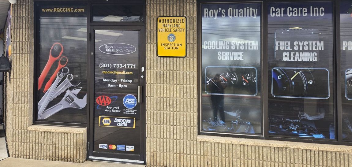 A blue and white building with a sign that says ron 's quality car care