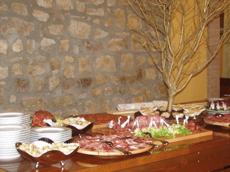 Bancone con affettati misti