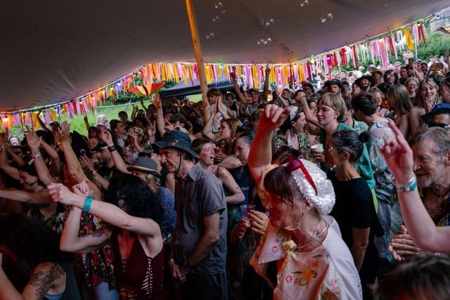 Tonnau Tropical Garden Party festival photo