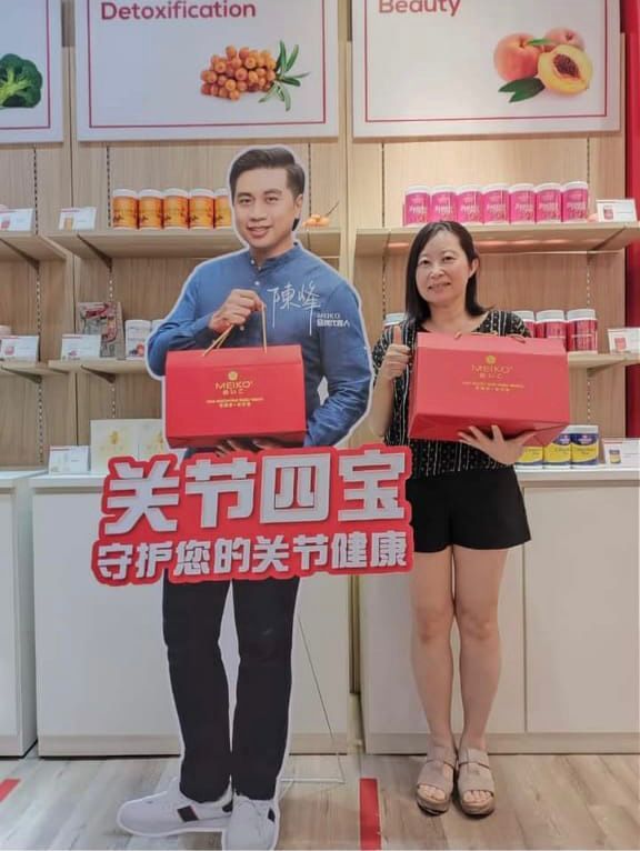 Smiling customer with Meiko MaxCare cream for joint and muscle relief