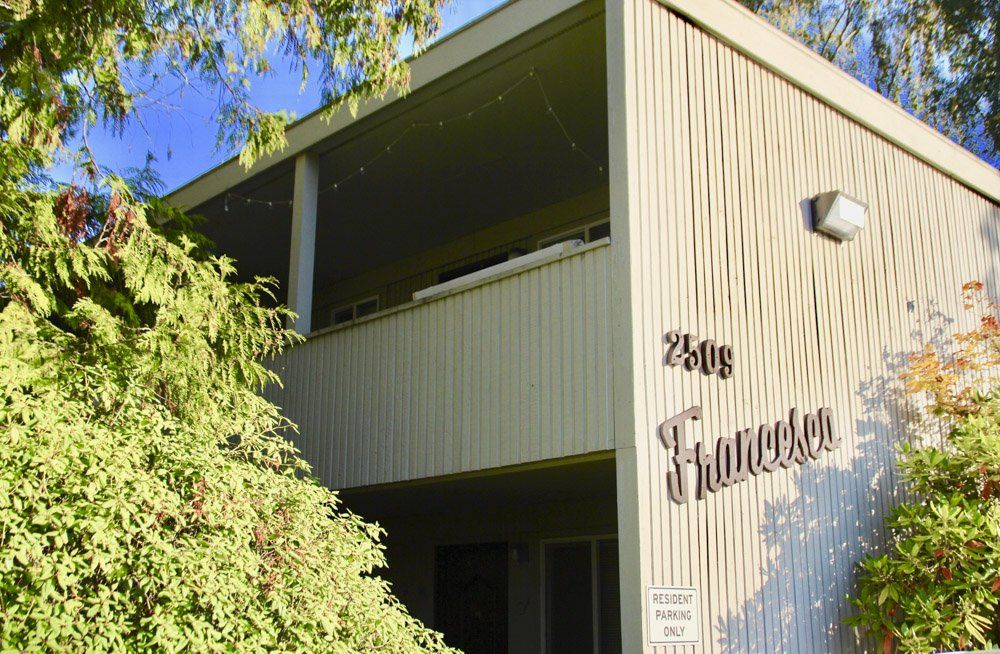 Francesca Apartments