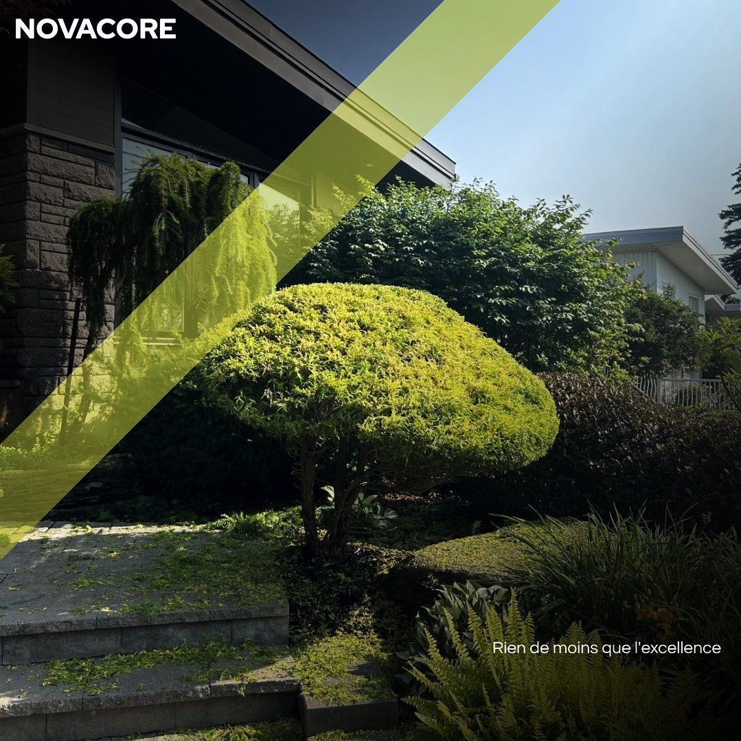 Une photo d'une maison avec novacore écrit dessus