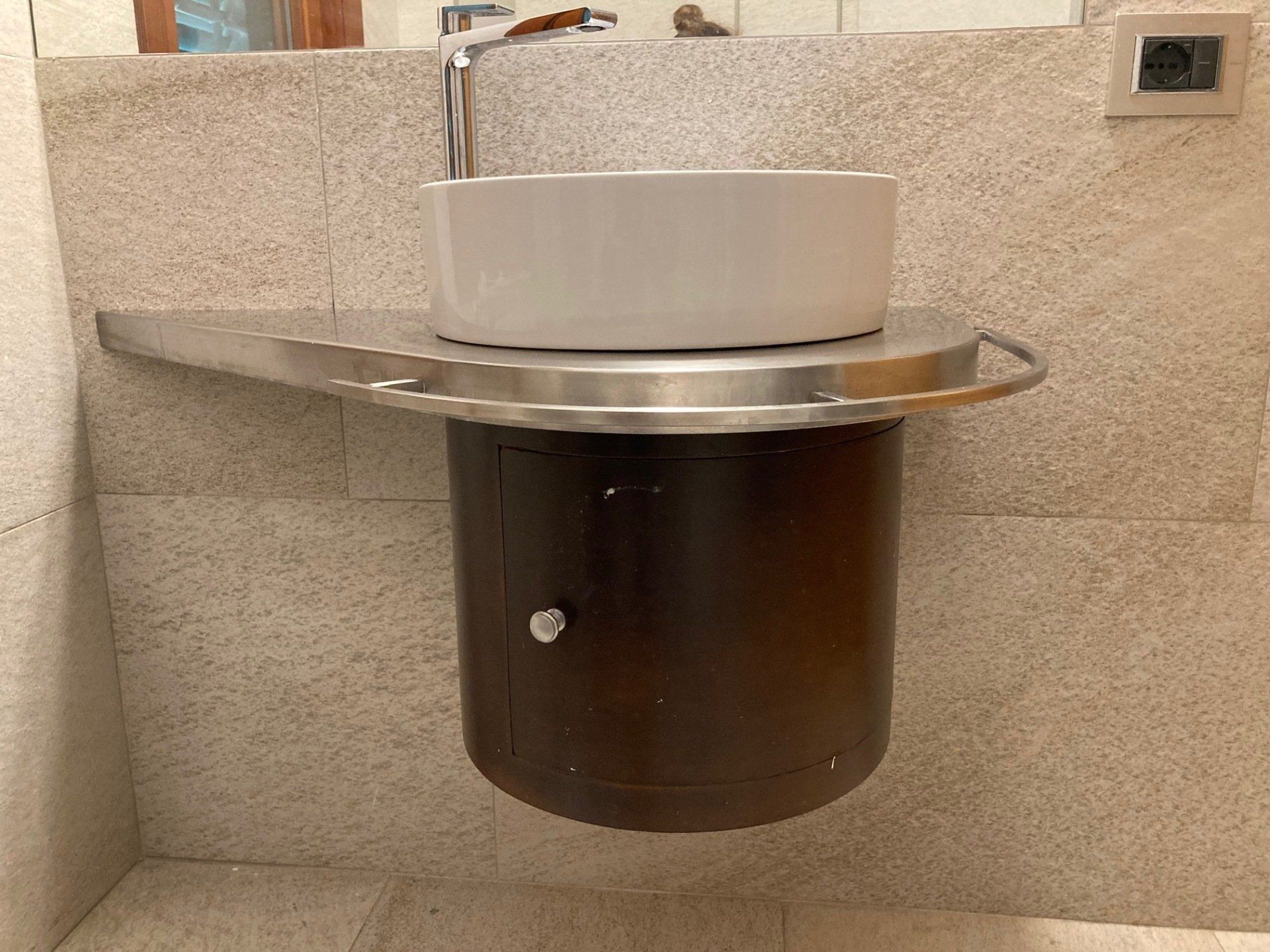 mobile bagno in acciaio corten