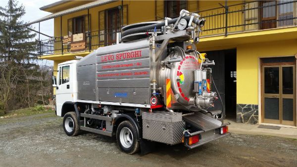 Interventi di spurgo in città