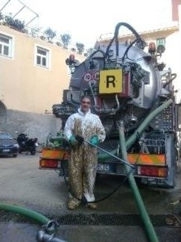 Tecnici specializzati nella disostruzione di fognature