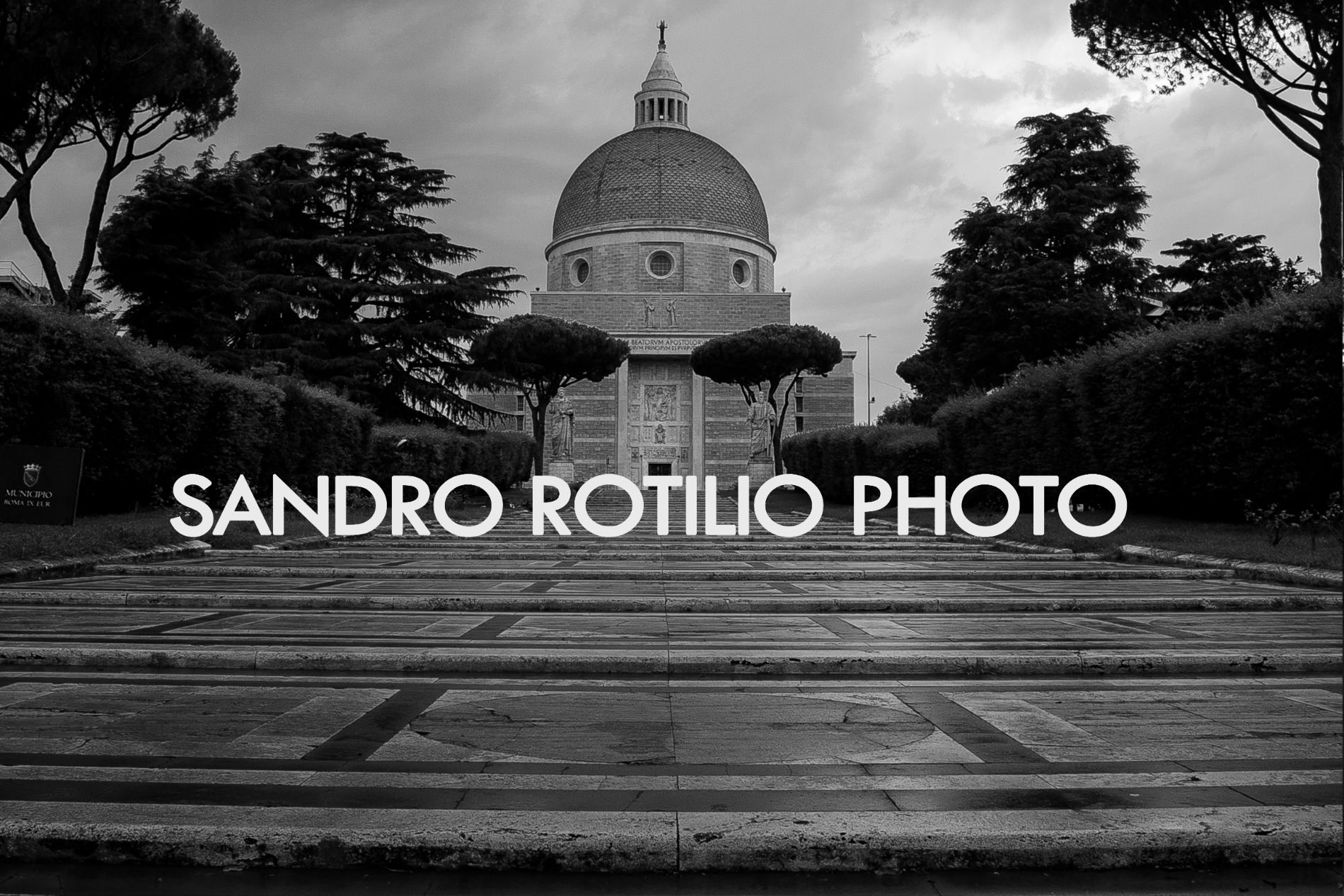 foto artistica di roma mausoleo
