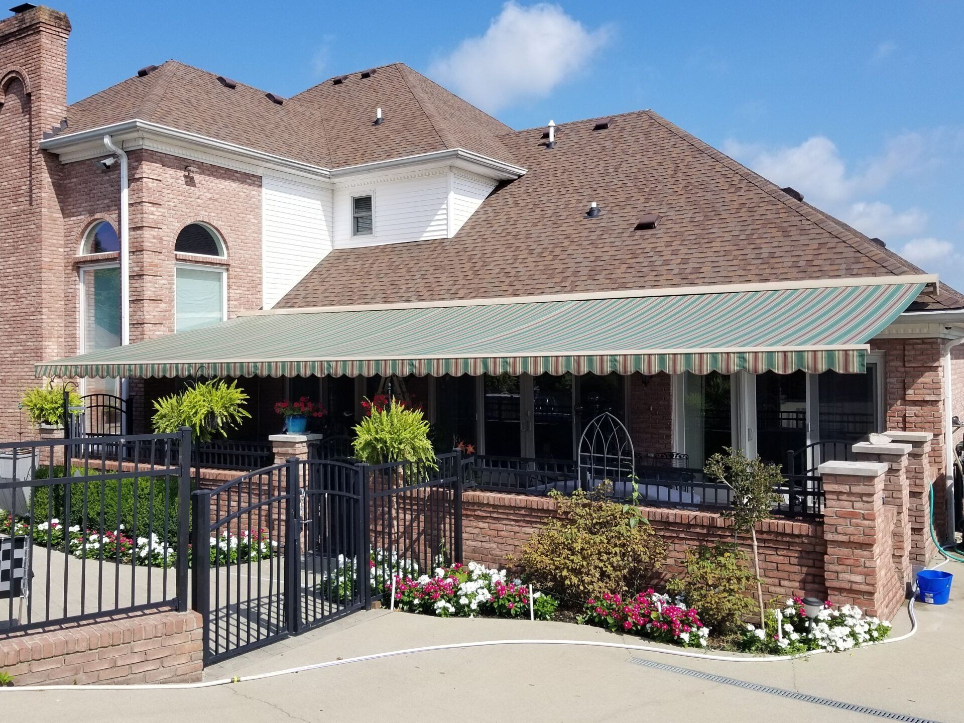 Retractable Screens in Somerset, KY Lexington Tent & Awning