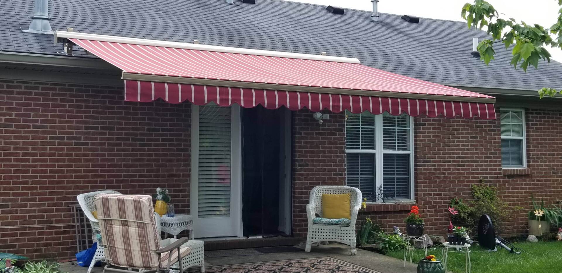 Retractable Screens in Somerset, KY | Lexington Tent & Awning