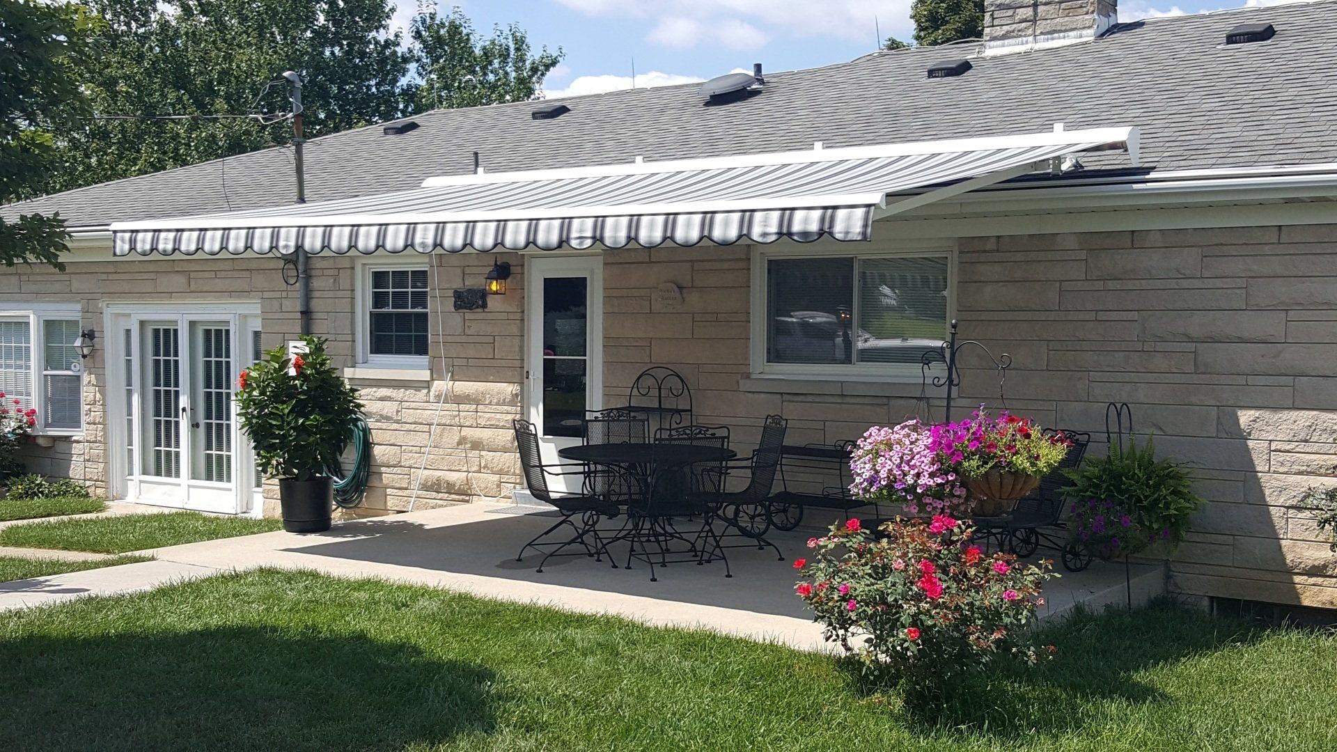 Retractable Screens in Somerset, KY Lexington Tent & Awning
