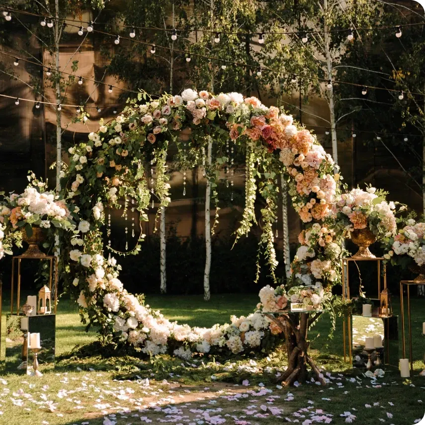 A large circle of flowers and leaves is in the middle of a field.