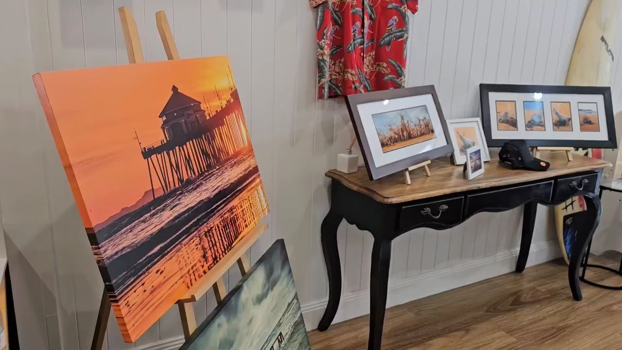 A Room With A Table And A Picture On An Easel — Coastal Vibez In The Entrance, NSW