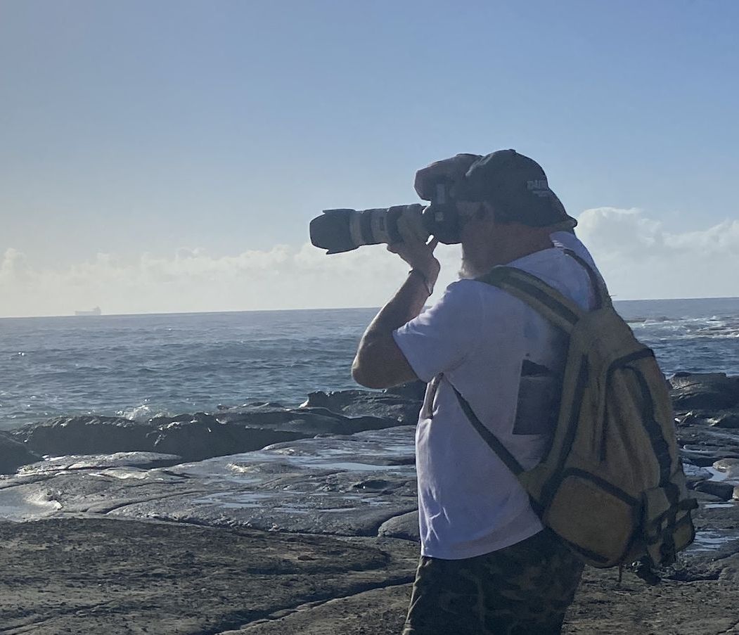 A Man With A Backpack Is Taking A Picture Of The Ocean — Coastal Vibez In The Entrance, NSW