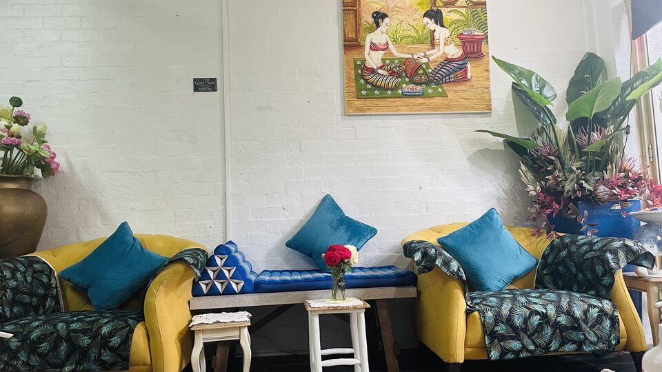 Thai Golden Hands interior