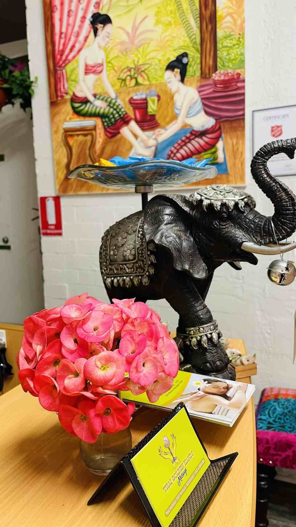 Thai Golden Hands decor