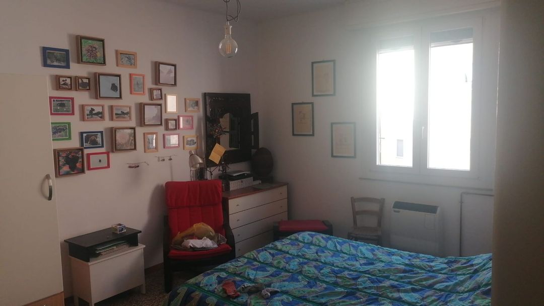 CAMERA DA LETTO PRIMA DELLA VALORIZZAZIONE IMMBILIARE, HOME STAGING, AGENZIA IMMOBILIARE PARMA