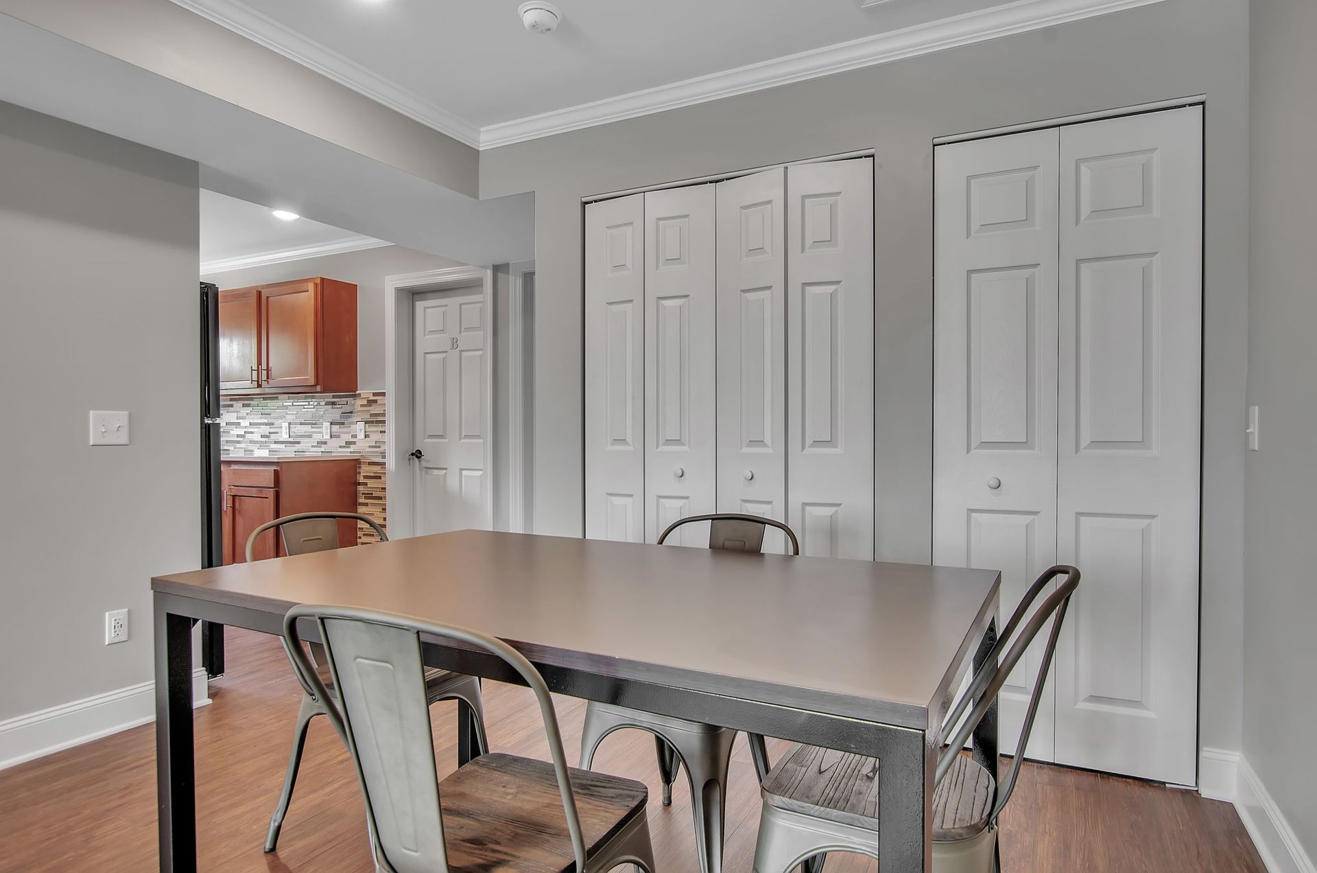 There is a table and chairs in the dining room.