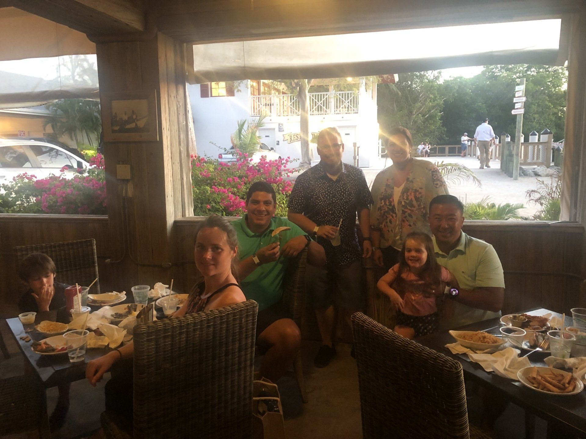 A group of people are sitting at a table in a restaurant.