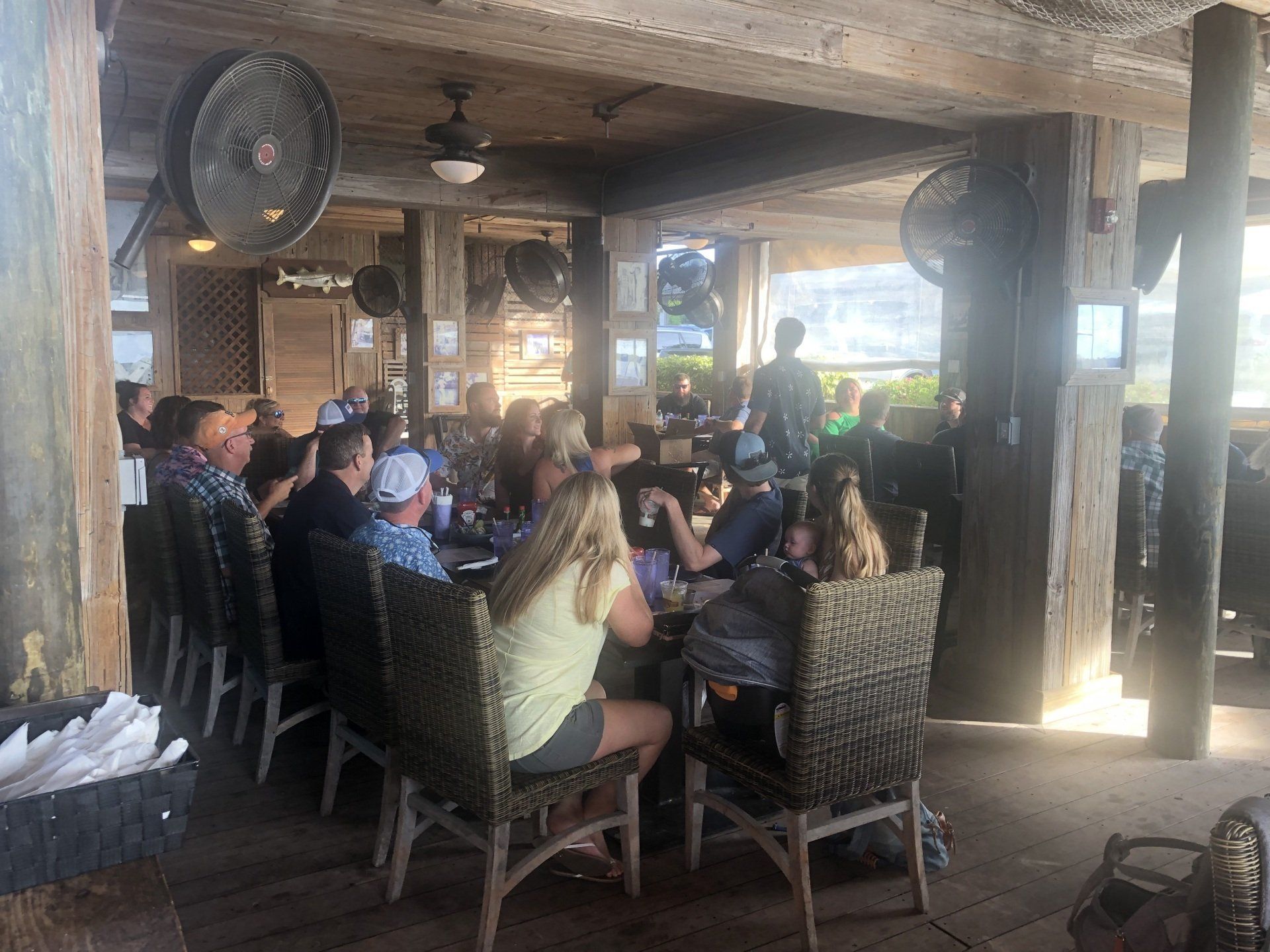 A group of people are sitting at tables in a restaurant.