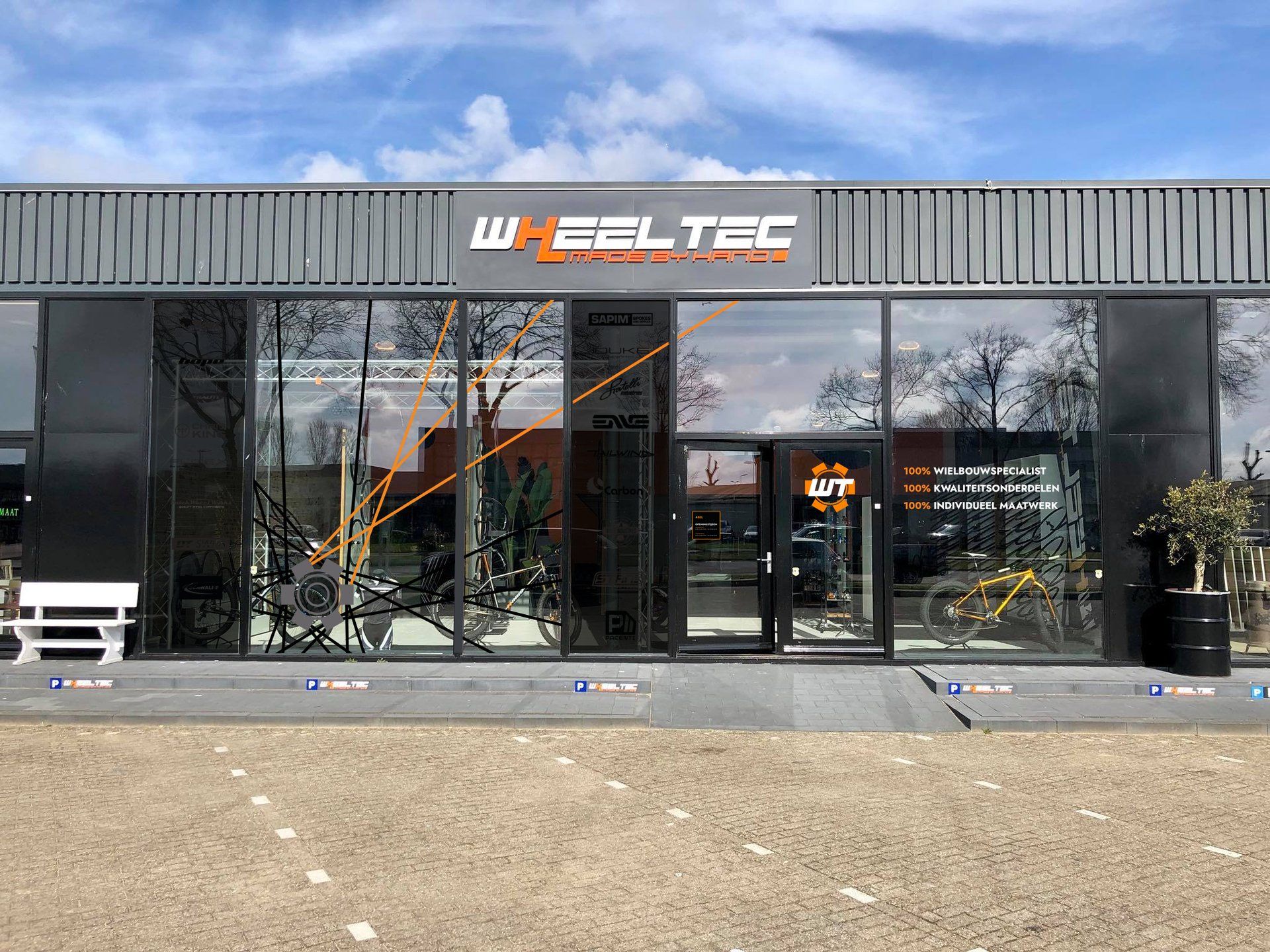 Openingstijden showroom. Telefonische bereikbaarheid. (di-vr 13:00 - 17:00. za: 10:00-16:00) Showroom Alkmaar voor handgespaakte wielen