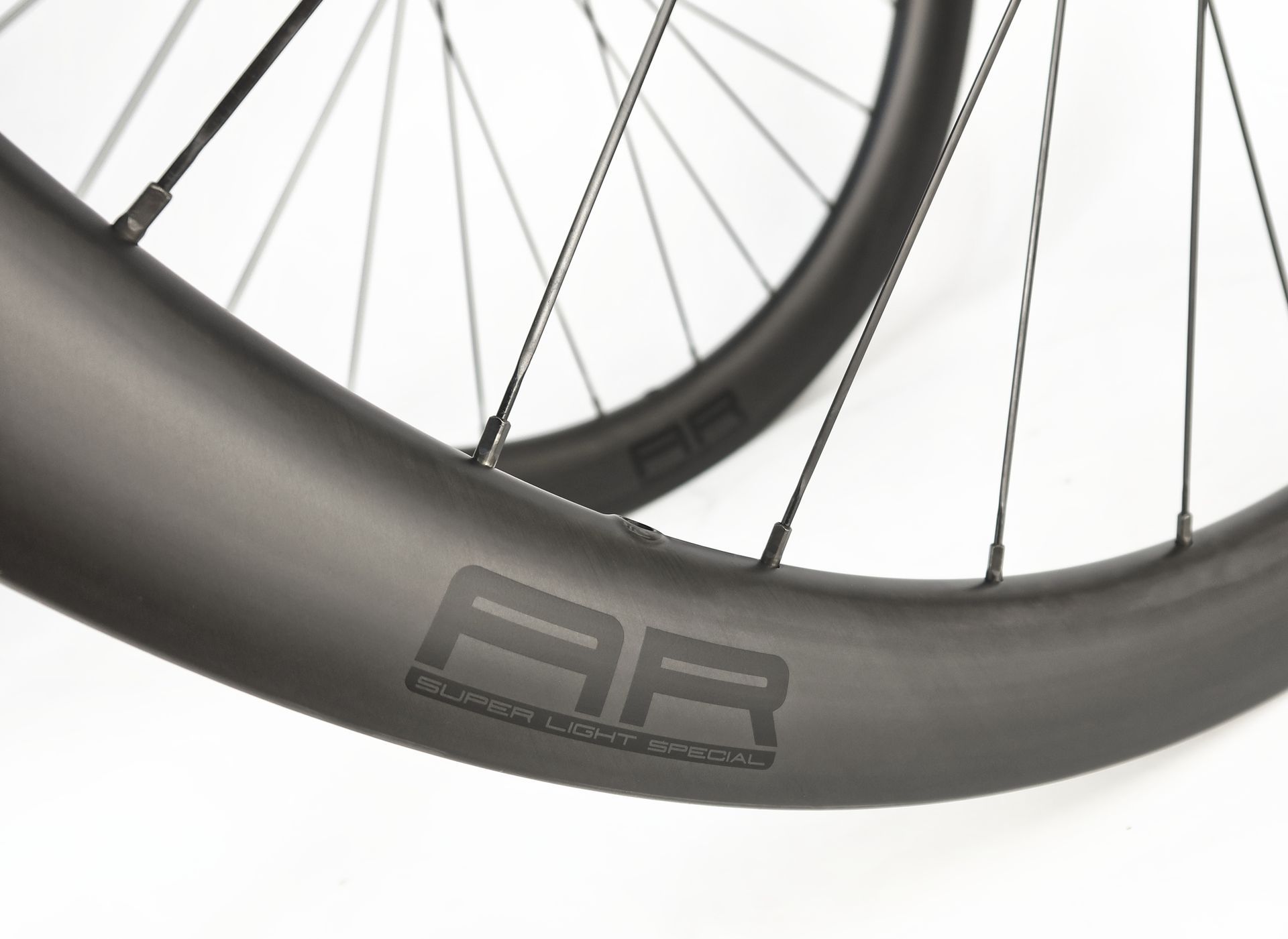 waved carbon gravel rim