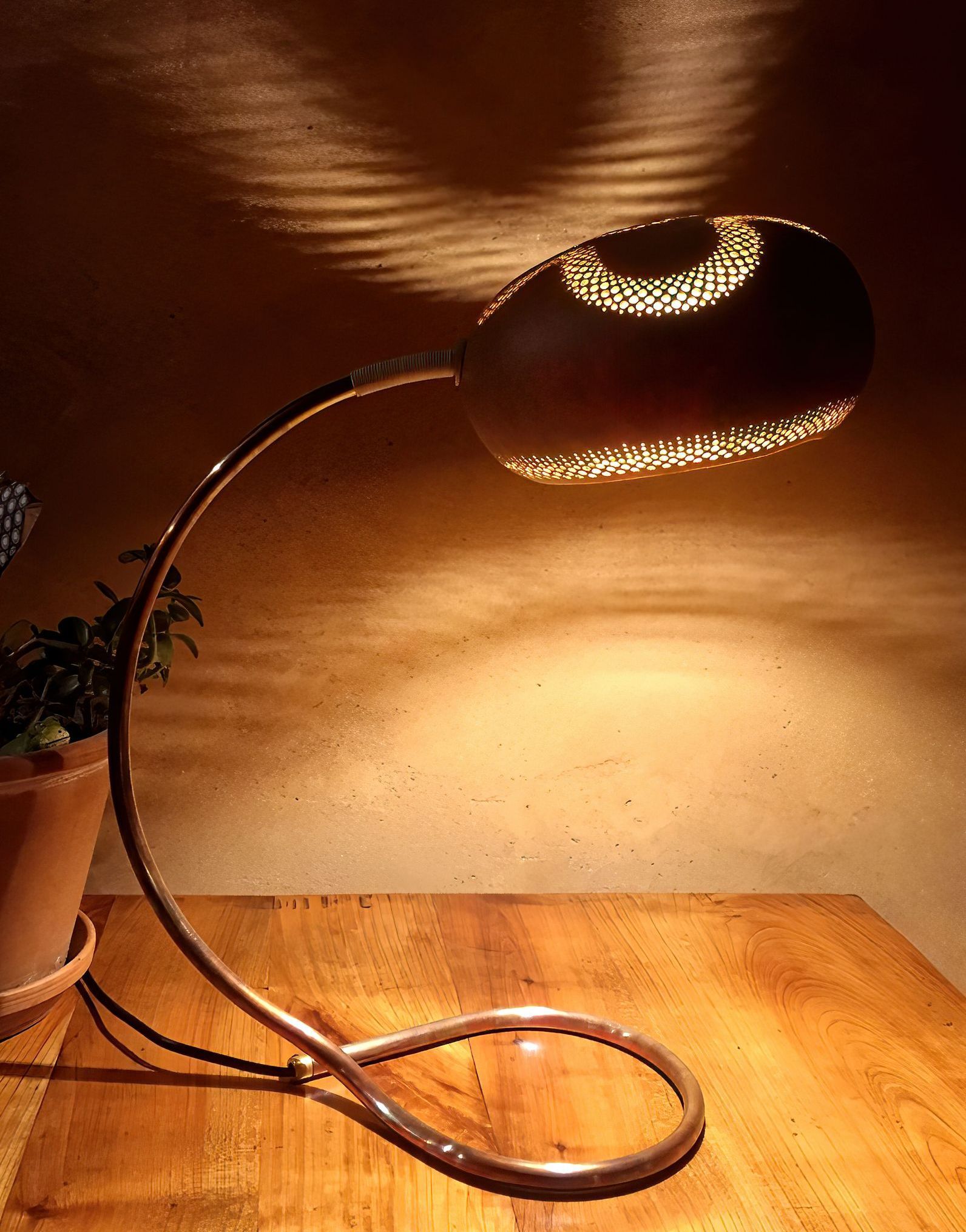 Lampe sur pied abat jour plate de Corse