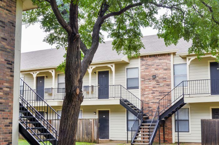 View of Farrar West Apartments Building