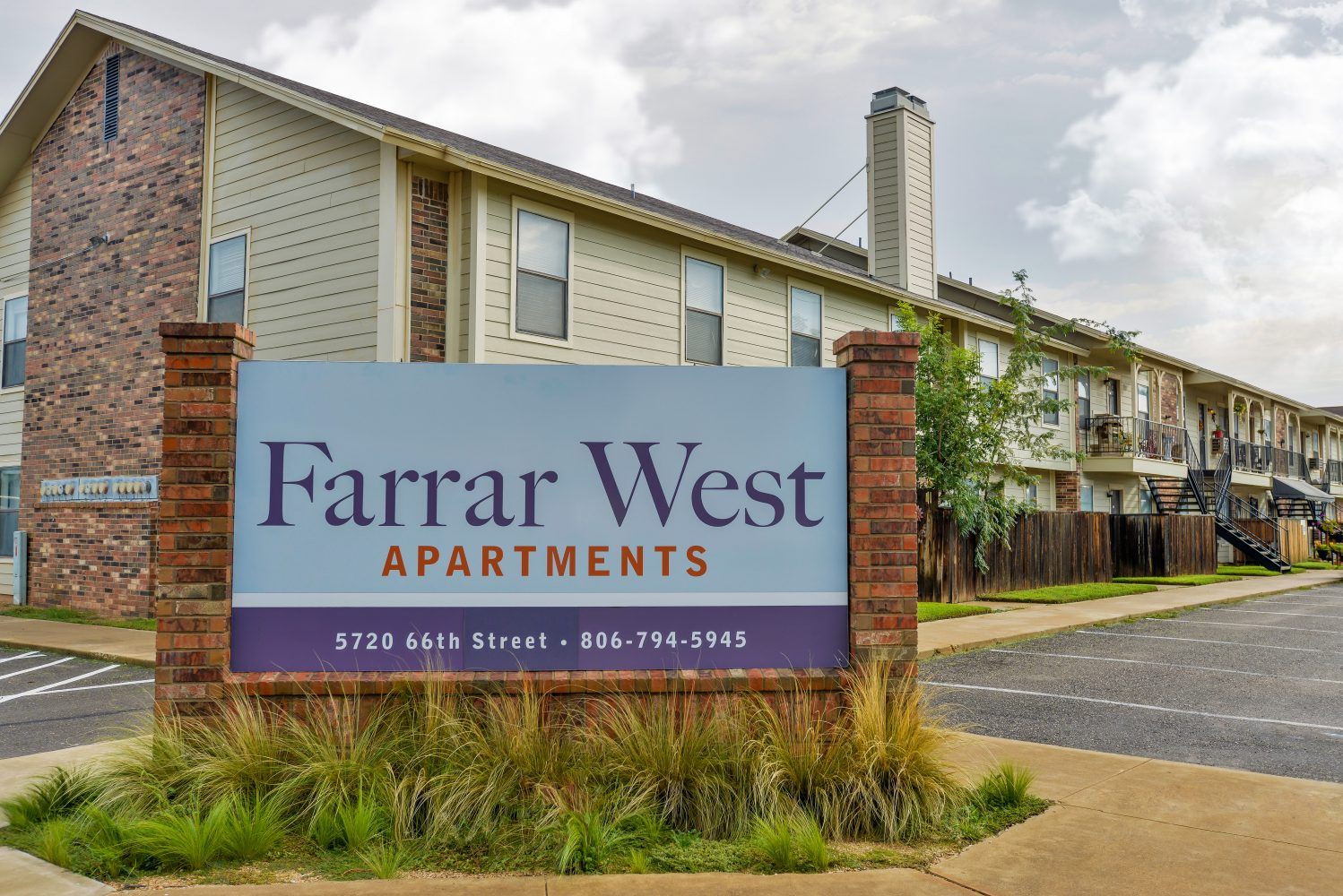 Farrar West Apartments Sign