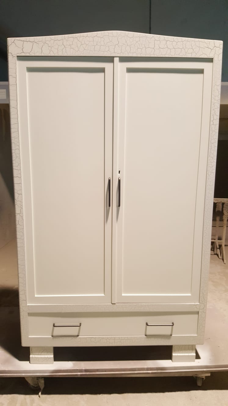 armadio in legno restaurato