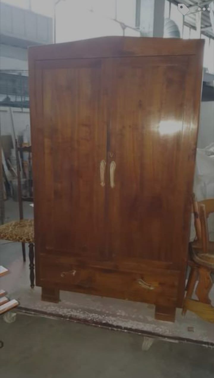 vecchio armadio in legno