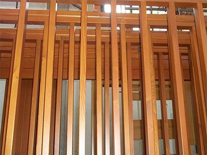 verniciatura scuri in legno