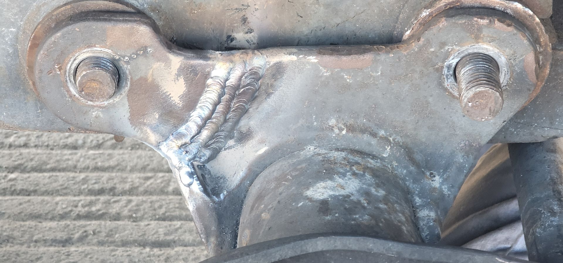 A close up of a piece of metal with a screw on it.