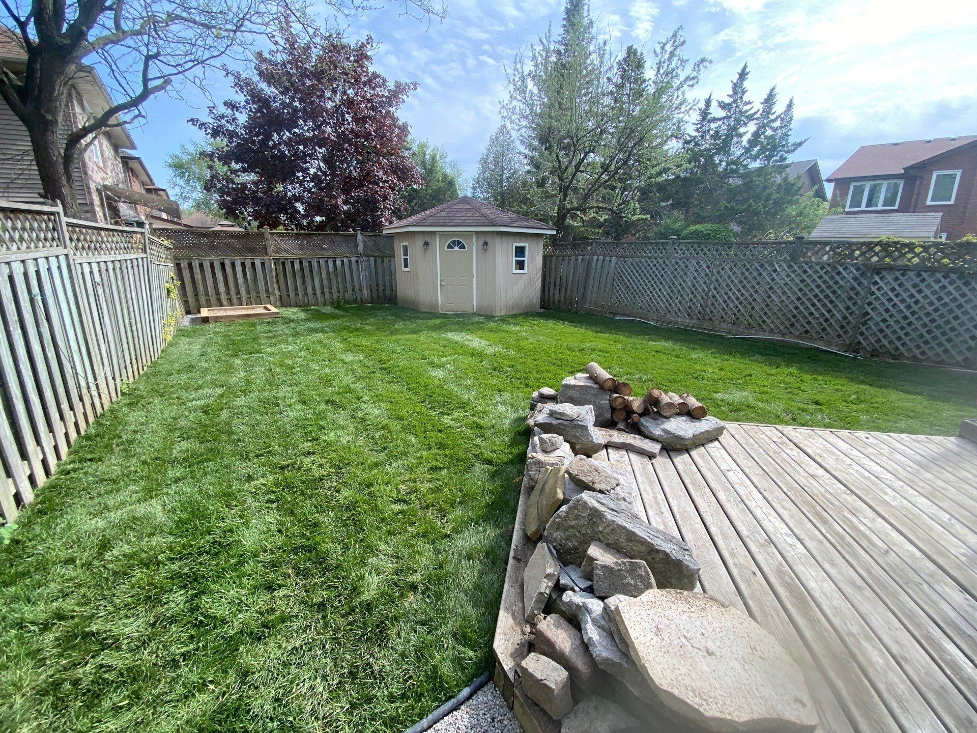There is a fire pit in the backyard of a house.