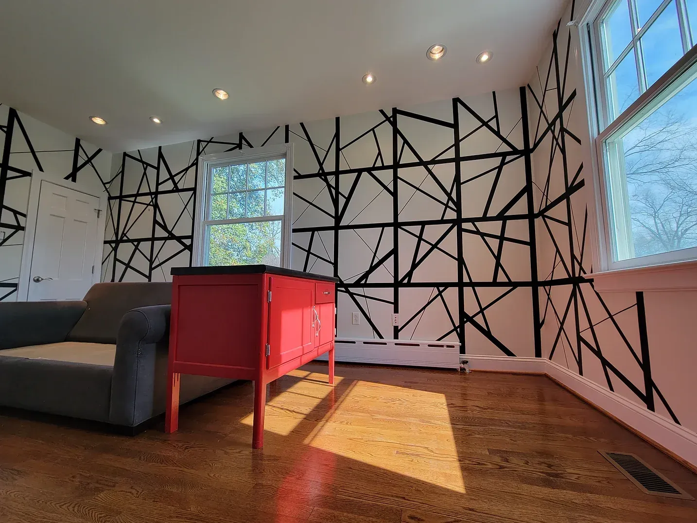 Black and White Abstract Stripe Walls