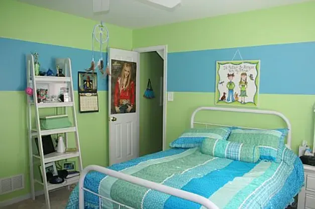 Girl's Room 
Teal and Lime Striped
