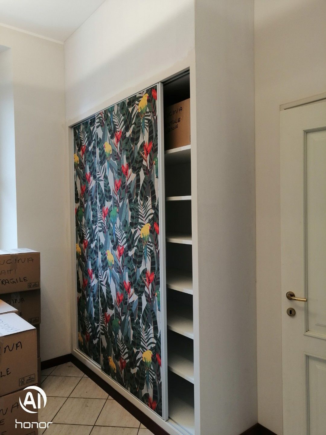 armadio con pannello chiuso