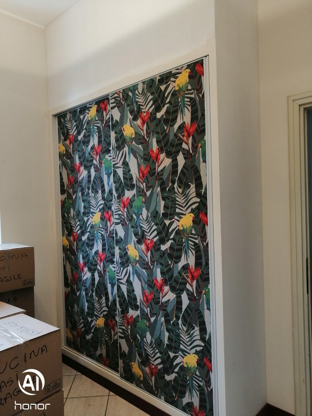 armadio con pannello aperto